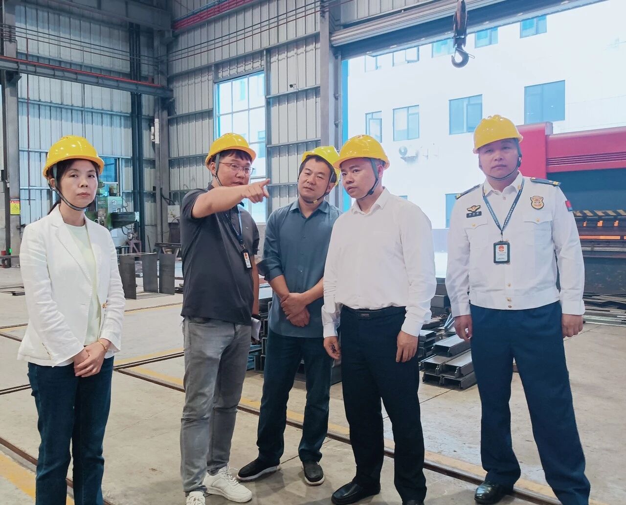 宋光鑫深入企业督导安全生产工作