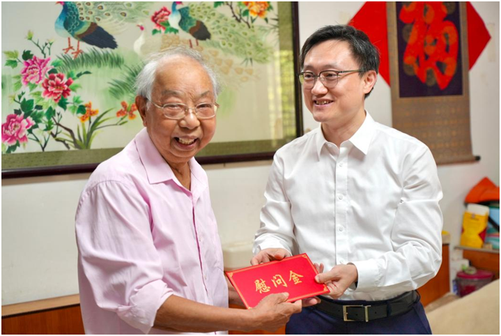 衡阳高新区领导走访慰问老党员和生活困难党员代表