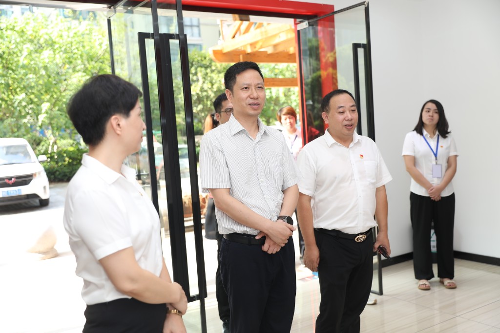 胡小刚赴华兴街道调研